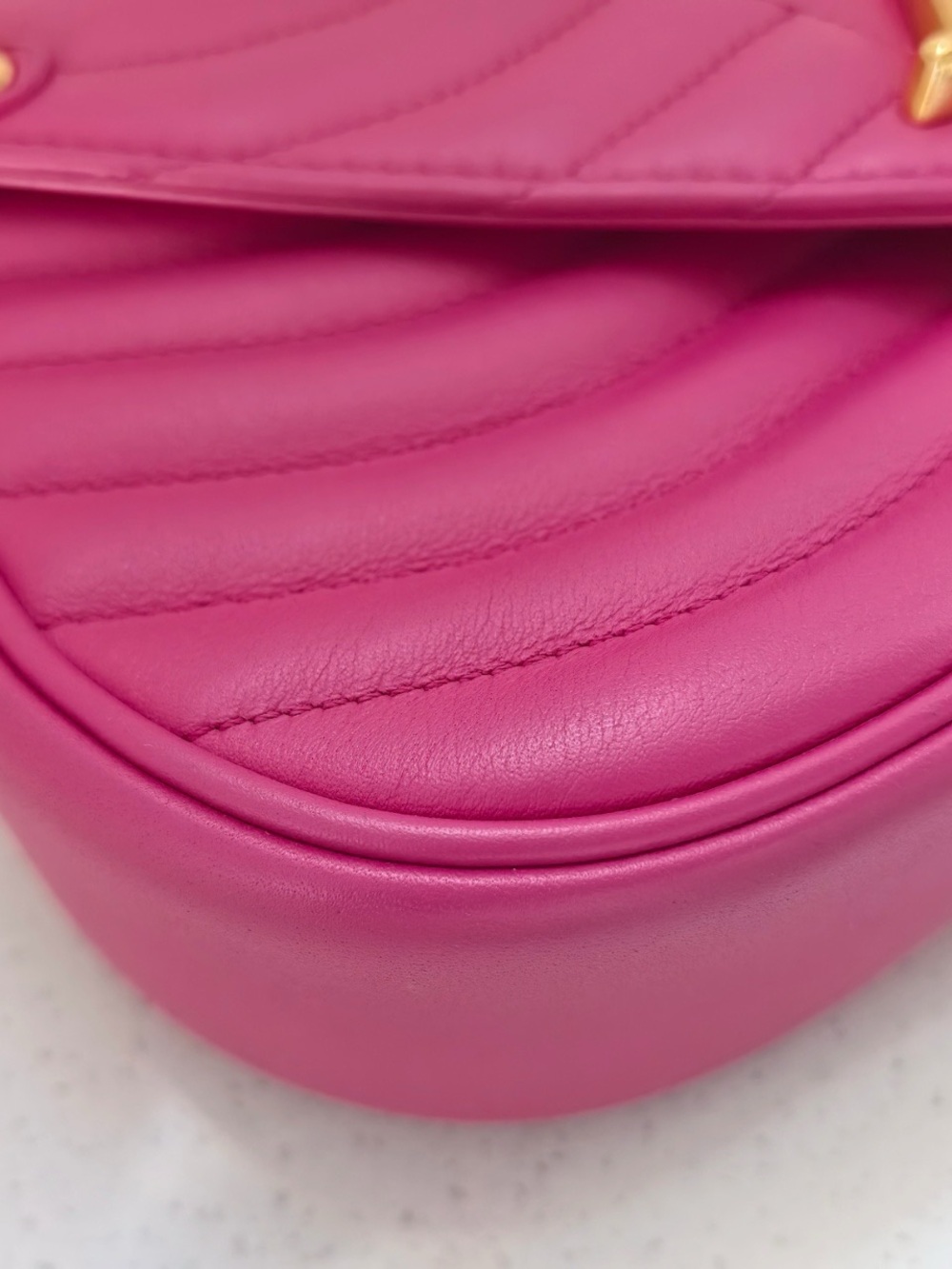 Louis Vuitton New Wave Chain bag MM Hot Pink Quilted Shoulder Bag - Picture 10 of 14